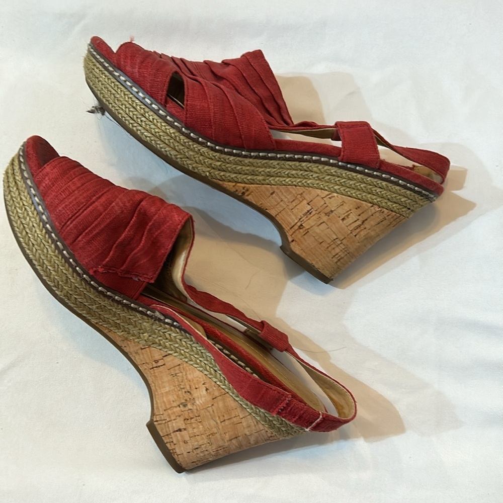 Red wedge - Picture 4 of 4